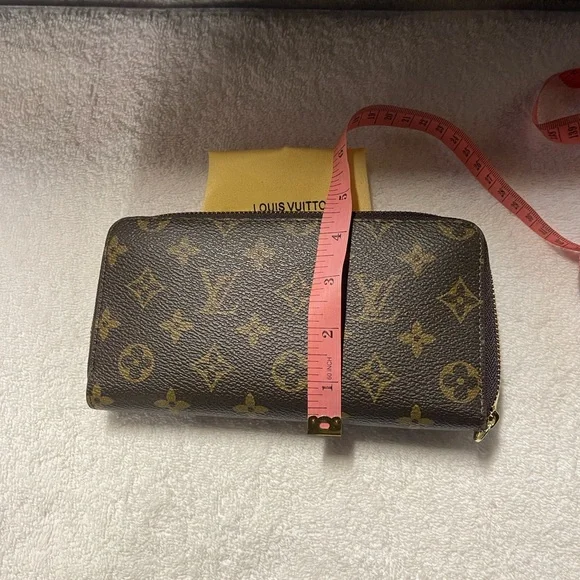 Louis Vuitton style wallet with zipper closure - Picture 7 of 7